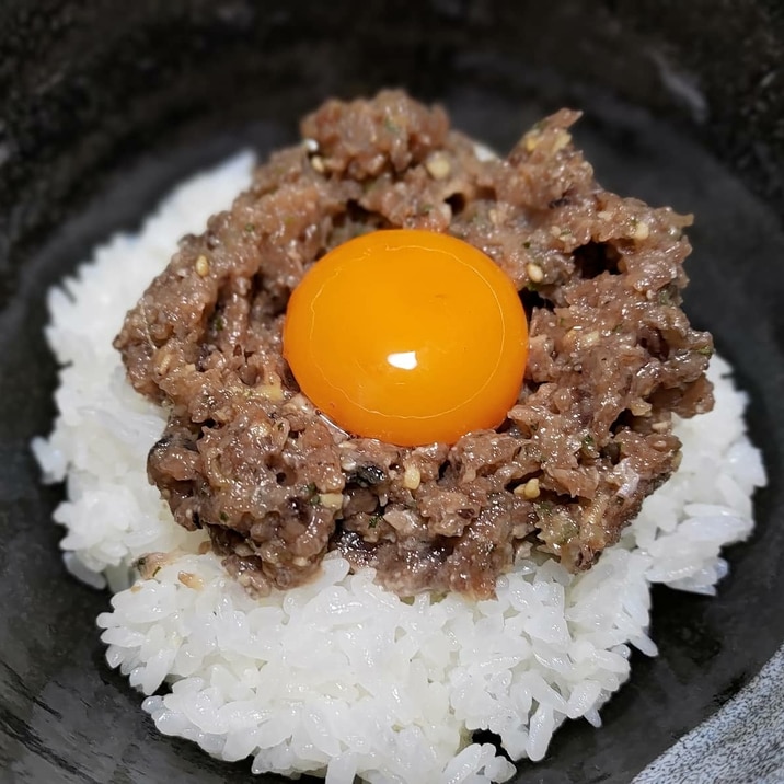 カツオのなめろうユッケ丼